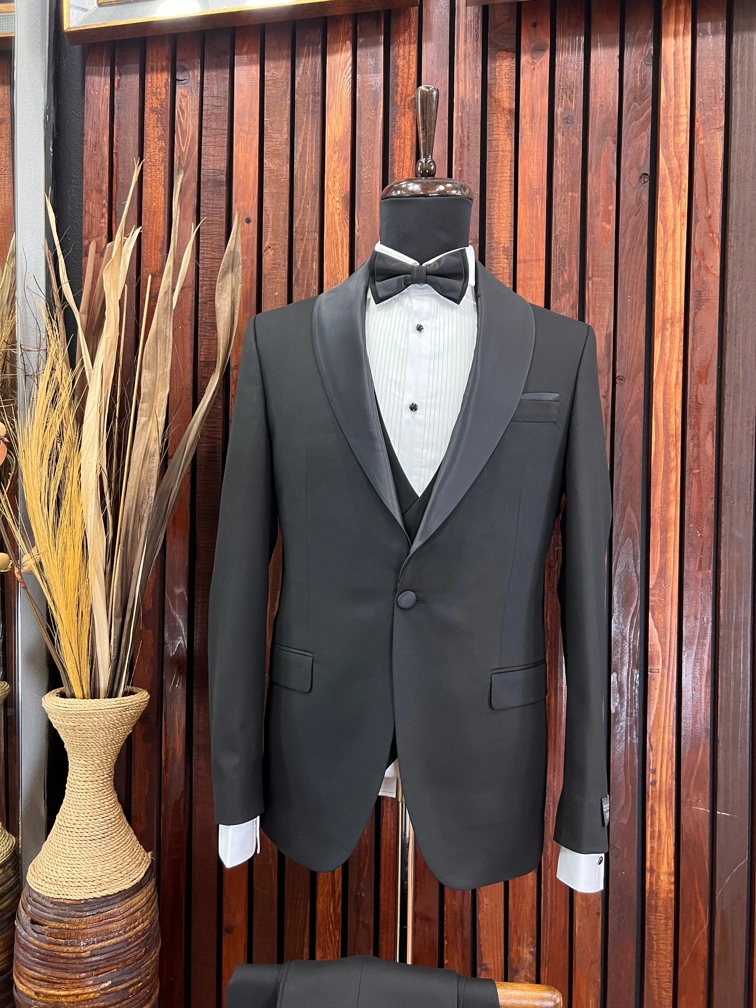 Men's Black Shawl Lapel Tuxedo | Elegant Formal Wear in Hayward, CA