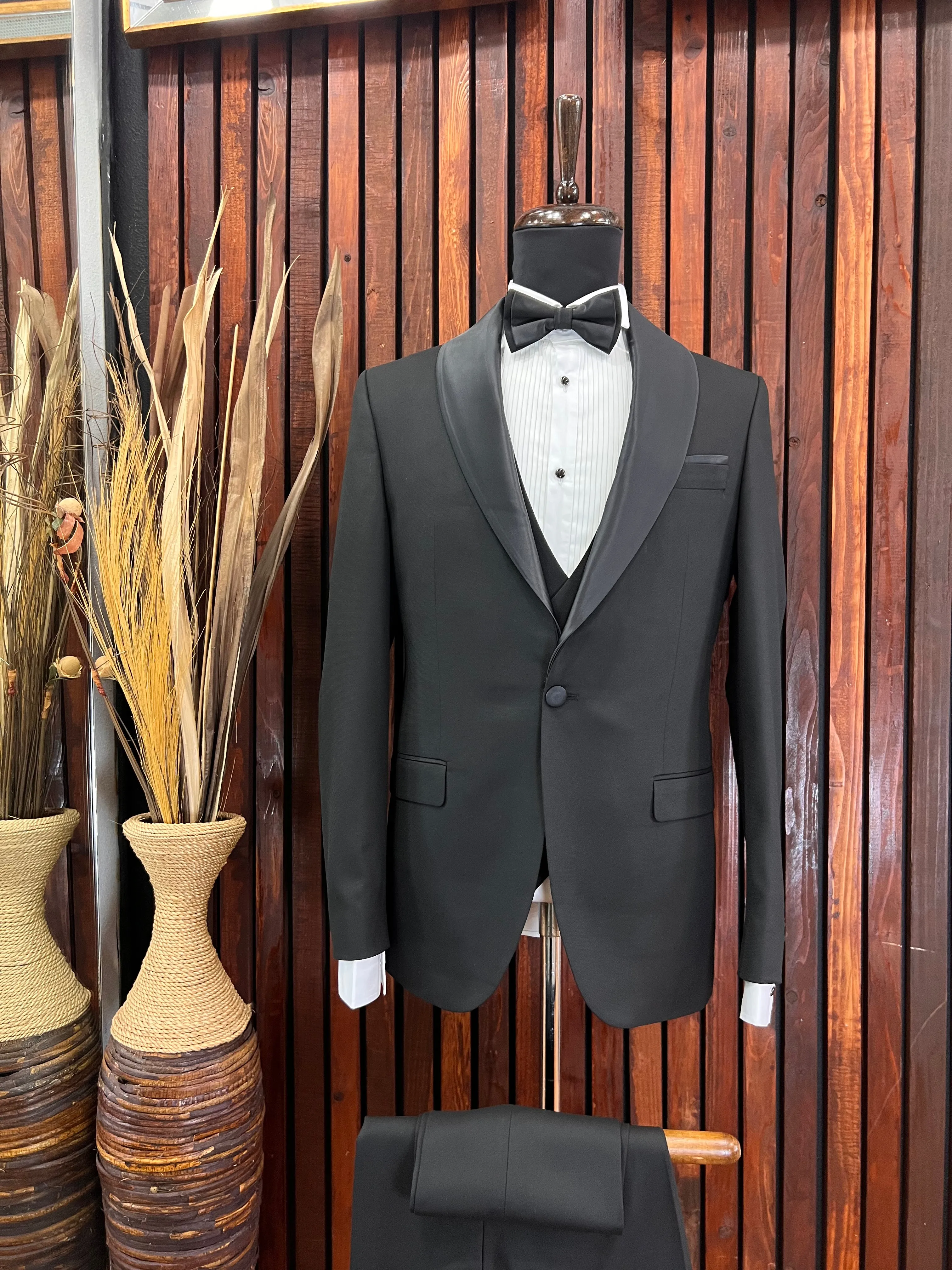 Men's Black Shawl Lapel Tuxedo | Elegant Formal Wear in Hayward, CA