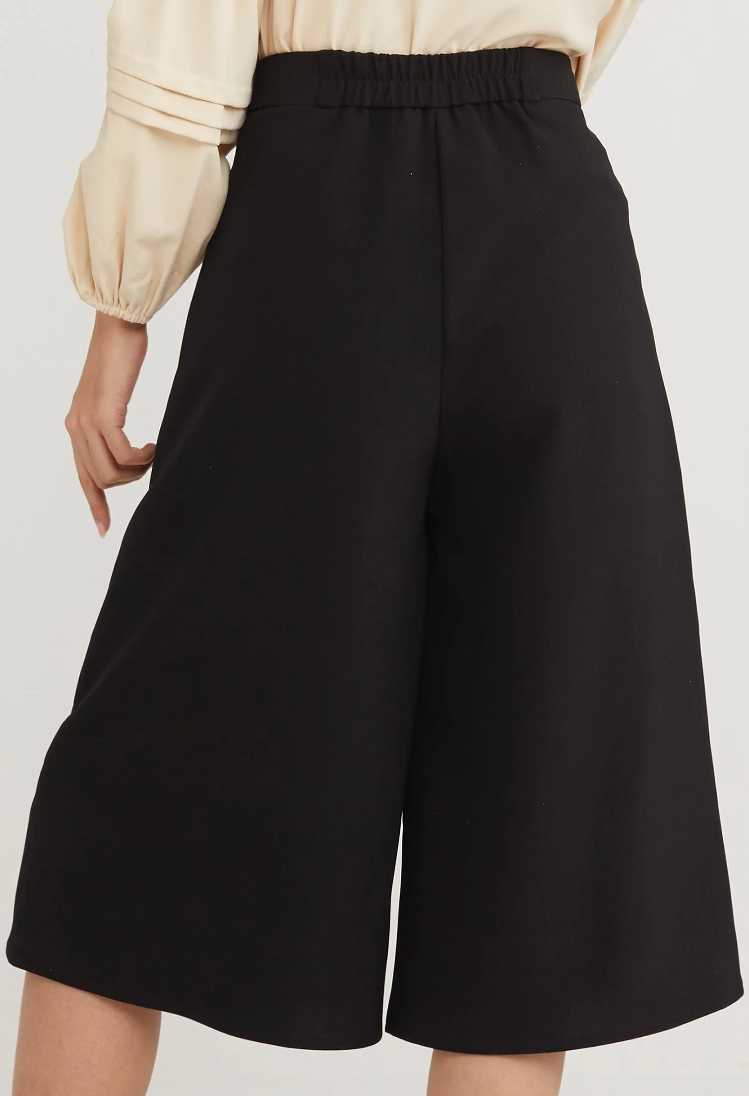 Relaxed Wide Leg Pants