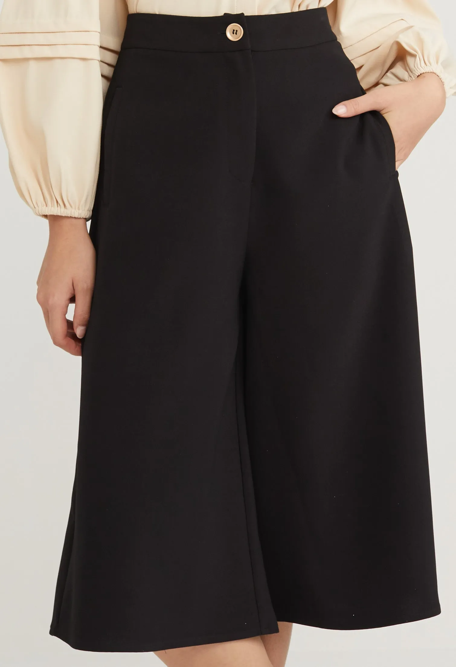 Relaxed Wide Leg Pants